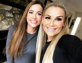 Natalya introduces her sister Jenni Neidhart and breaks the internet ...