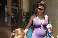 Pregnant Halle Berry Shows Cleavage On Mother's Day (PHOTOS)
