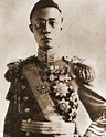 浦仪穿日本军装当皇帝是什么心态？ - 知乎