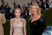 Kate Moss' daughter Lila proudly shows off her blood glucose meter in ...