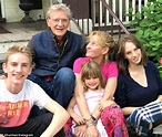 Uma Thurman shares sweet family pic | Daily Mail Online