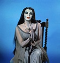 "The Munsters" Yvonne De Carlo dressed in her Lily Munster costume 1964 ...