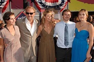 Kevin Costner's 7 kids: Everything you need to know about his children ...