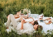 Romantic Picnic Date Ideas For Couples » GoDates