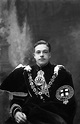 Rei D. Manuel II de Portugal com os trajes da ordem de Garter (1909 ...