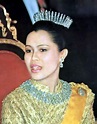 Parure de diamants de la reine Sirikit de Thaïlande – Noblesse & Royautés