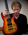 Benefit & Joy e.V. – Jon Bon Jovi donates signed guitar for Benefit & Joy