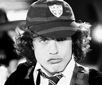 Angus Young Biography - Facts, Childhood, Family Life & Achievements