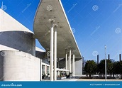 Fachada Del Bundeskunsthalle Un Museo De Arte Moderno En Alemania De ...
