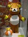 《懶懶庫柏力克熊》一隻懶懶熊穿著懶懶熊玩偶裝的 10 周年紀念熊～ | 宅宅新聞