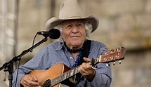 Ramblin’ Jack Elliott Reflects on His Friendship with Woody Guthrie and ...