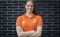 Marrit Steenbergen uit Oosterwolde met Nederlandse estafettezwemsters ...