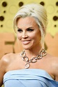 Jenny McCarthy At The Emmys Has Twitter In An Uproar