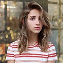Emily Rudd Bio Wiki, Parents, Family, Siblings, Real Name, Net Worth