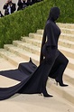 Kim Kardashian llevó a la Met Gala 2021 un look diseñado por Kanye West ...