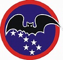 黑蝙蝠中隊的圖騰，蝙蝠的翅膀衝破鐵幕，代表任務艱難卻士氣如虹的精神；以北斗七星天文方向代表航行，三顆大星星和四顆小星… | Flickr