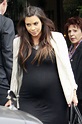 Pregnant Kim Kardashian Grabs Lunch In Los Angeles (PHOTOS) | HuffPost