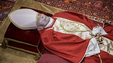 Trauer um emeritierten Papst Benedikt - ZDFheute