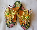Sandalias decoradas con cintas y flores. … | Sandalias decoradas, Como ...
