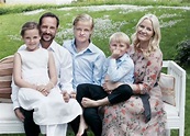 New Photos of Crown Prince Haakon of Norway and his family ...