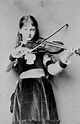 Alexandra Kitchin with violin :: Льюис Кэрролл