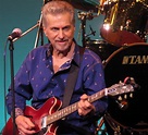 Johnny Rivers rocks through classics like 'Midnight Special' and ...