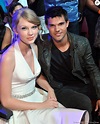 Taylor Swift and Taylor Lautner lors des Teen Choice Awards 2011 à Los ...
