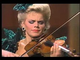 Gretchen Carlson performs her violin talent at the 1989 Miss America ...