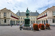 Royal Palace (Noordeinde) and William I monument, Hague, Netherlands ...