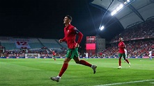 Cristiano Ronaldo marca triplete con Portugal acompañado de una 'lluvia ...