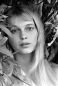 20 Stunning Black and White Portraits of a Very Young Mia Farrow From ...