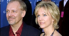 Peter Frampton et sa troisième épouse Tina Elfers en février 2001 lors ...
