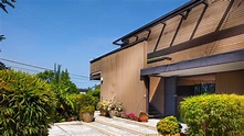 A Midcentury-Modern Home Designed by John Lloyd Wright’s Apprentice Is ...