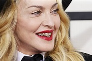 À 56 ans, Madonna redevient l'égérie de Versace