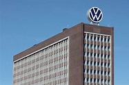 A Detailed Look At The Volkswagen Wolfsburg Plant: World's Largest Car ...