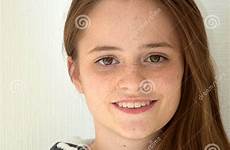 freckles teenage friendly tienermeisje teenager sproeten vriendelijk