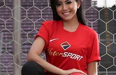 cewek bola sepak profesi seksi presenter igo tadi akhir kata nah