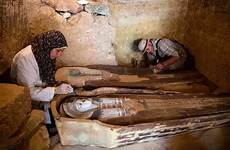 egypt mummies egyptian ancient tombs two years archaeologists archaeological finds saqqara discover back secret burial old astonishing dating story year