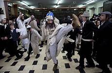 purim jerusalem orthodox celebrate jewish jews people party do dress dance festival feasts parties during ancient crown wearing drink annual