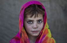 refugees refugee slums muheisen muhammed slum bibi افغانستان afgani