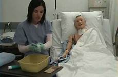 bath cna elderly bathing skills pasien bedpan enema hemşirelik memandikan okulları icu procedures tetap mandi alasan assist caring perawat