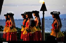 hula dancers luau maui lahaina