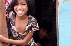philippines manila slums poverty living barrios pobres smokey invisible solutions mountain filipinas