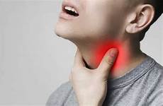 gola schmerzen rachen infiammata hals seitlich curare heilpraxis kehlkopf periodo fastidioso volte invernale tipico disturbo autunnale
