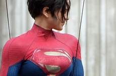 supergirl sasha suit dceu reveal uniforme vazou nitidez confira superman