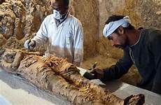 mummy found tombs mummies egypt pyramid bandages linen egyptian discovered ancient kings wrapped king eight sarcophagi body wrap story kids