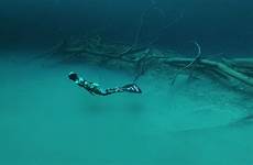 laut bawah sungai fenomena