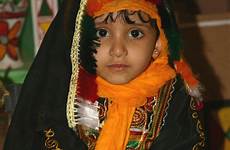 saudi arabia arabian traditional clothing arab saudita trajes people flickr girl culture khamis tradicionales beautiful niños southern cultural retlaw snellac