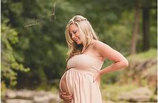 maternity creek pregnancy photoshoot