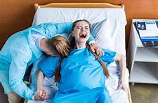 pregnant parto epidural while indotto childbirth hugging skipping ospedale paura koesteren ziekenhuis haar terwijl geboorte geven necessario gruppo crello blogmamma